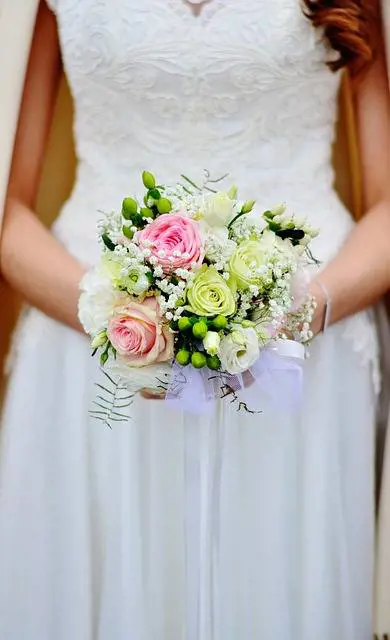 Matrimonio: un abito da sposa sostenibile per le donne in difficoltà
