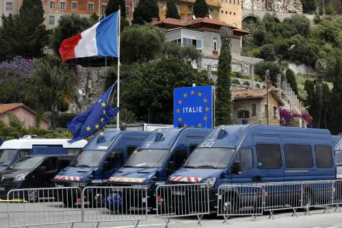 "Nessun boom di migranti al confine". I numeri che sbugiardano la Francia