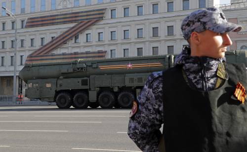 Niente carri armati alla parata. La strana scelta di Putin