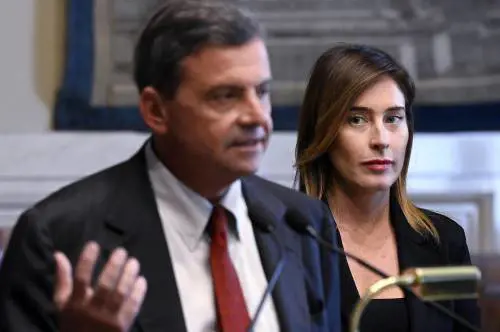 Sinistra in trincea contro la riforma. Il Terzo polo apre: "Sindaco d'Italia". Ipotesi Bicamerale