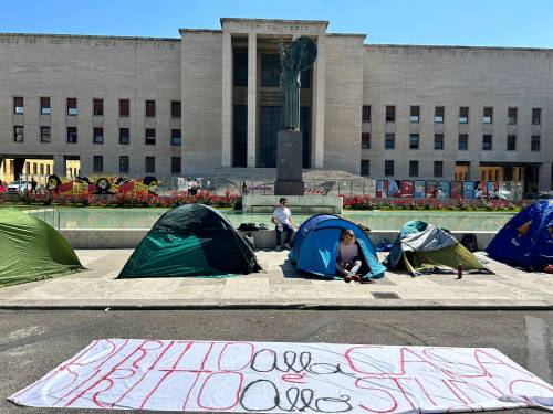 Sos casa, le tendopoli nelle università