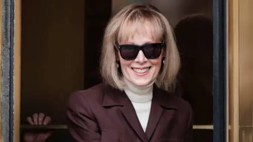 Chi è E. Jean Carroll, la donna che ha vinto la causa contro Trump