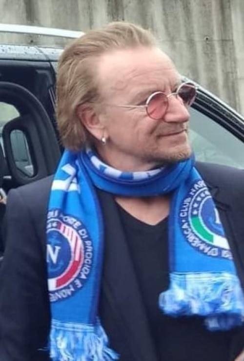 "Intollerante solo alla Juve". Bono con la sciarpa del Napoli punge i bianconeri