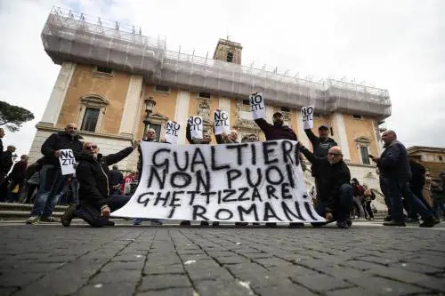 Roma, in piazza contro la eco Ztl (e Gualtieri fa un passo indietro)