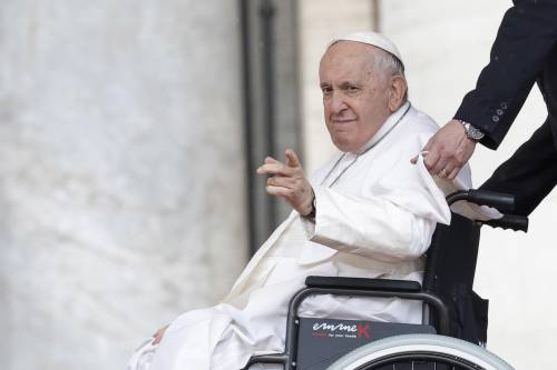 Papa Francesco è di nuovo in ospedale
