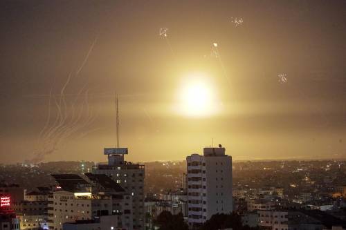 Gaza: Israele sospende i negoziati, la parola resta alle bombe