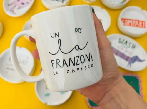 "Un po' la Franzoni la capisco". La tazza choc per la festa della mamma