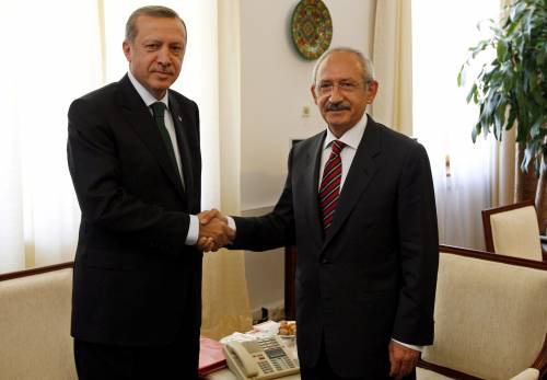 Kiricdaroglu durante il primo colloquio da capo dell'opposizione con il presidente turco Erdogan nel 2010.