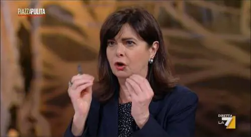 Migranti, botta e risposta Boldrini-Salvini: "Scafisti anello debole", "Ma dove vive?"