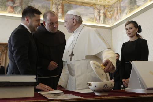 Ecco cosa c'è davvero dietro l'incontro tra Zelensky e il Papa