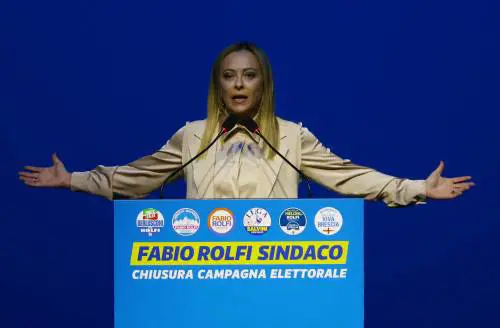 “Pronti anche al referendum”. Meloni sulle riforme tira dritto e avvisa l’opposiione