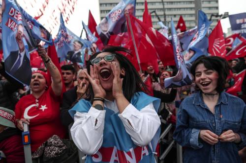 Elezioni in Turchia, come si vota e chi sono i candidati: la guida completa