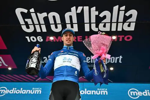 Davide onora la tappa e batte quei Golia tutti in gita turistica
