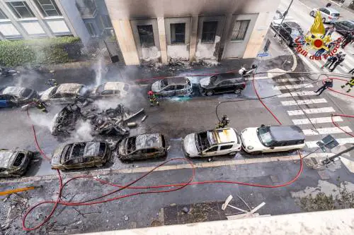 Esplosione sul furgone: "Non c'erano gli estintori"