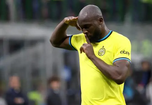 "Basta ammonizioni". Svolta degli arbitri sui calciatori vittime di razzismo