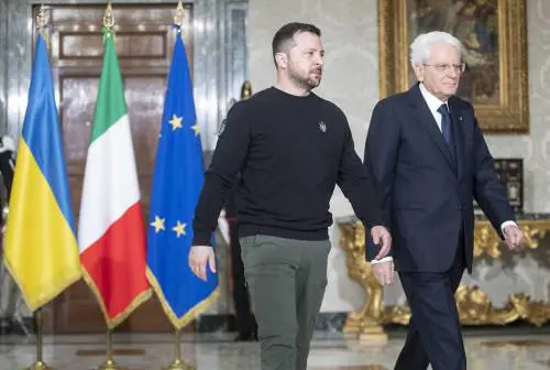Blitz a Roma e Berlino in cerca di sostegno per entrare nella Nato (ma con  cautela)