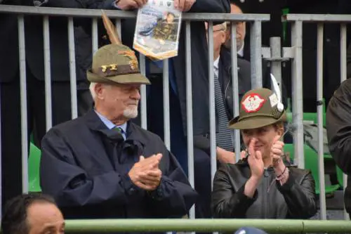 “La Patria nostra seconda mamma”. Meloni all’adunata degli Alpini