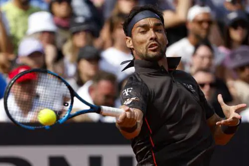Internazionali Roma, eliminato Fabio Fognini: vince Rune in due set. L'italiano attacca l'arbitro