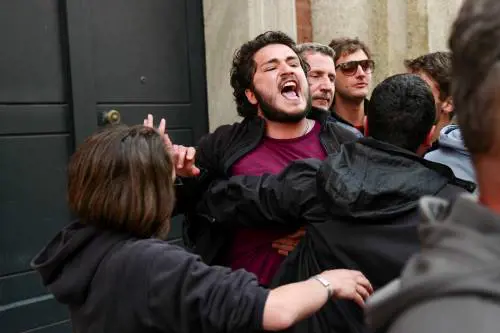 Cortei, traffico e "caos". Statale, Landini contestato