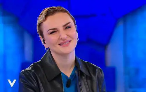 "Mi fa male...". Lo sfogo di Arisa a Verissimo