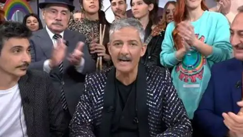 "Sfilo nudo se...", "Preparati". La gag tra Fiorello e Salvini sul ponte sullo Stretto