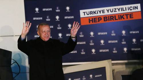 Erdogan tre volte presidente. "Inizia il secolo della Turchia"