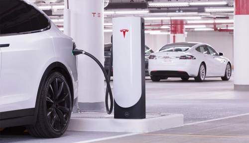 Tesla, taglio al costo della ricarica dai Supercharger