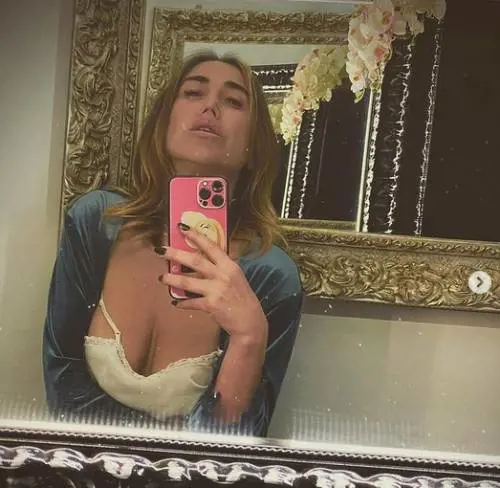 "Foto erotiche, le forme...". Le motivazioni della sospesione della Demichelis