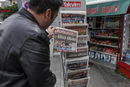 Il risveglio amaro dei giovani: "È tutto finito"