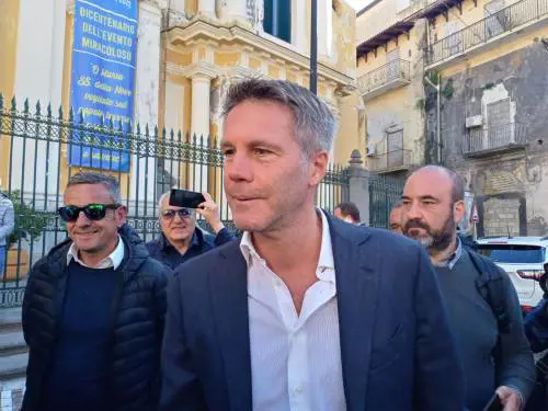 La confusione Reale di Emanuele Filiberto. "Aversa in vendita? No, anzi raddoppio"