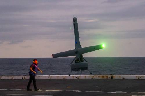 La "nave madre dei droni": ecco l'arma per fermare l'invasione Taiwan
