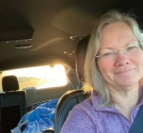 Madre lega il figlio all'auto e lo trascina per punirlo: choc negli Stati Uniti