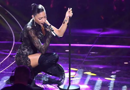 Elodie, un minuto e poi Ebbasta