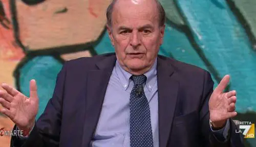 "Dovrebbero pagare una multa". Il delirio di Bersani sull'addio di Fazio alla Rai