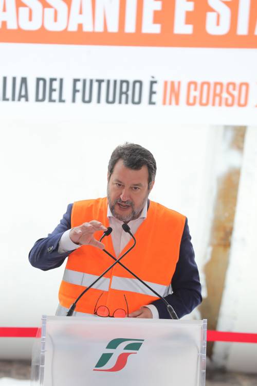 Esultano Salvini e il Cav. "È il Ponte degli italiani"