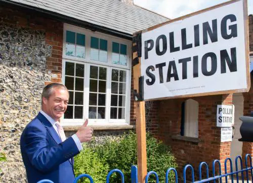 La retromarcia di Nigel Farage: "Brexit fallita, la colpa è dei Tory"