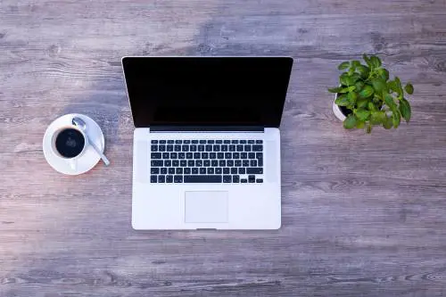 Aumento di 165 euro al mese, più smart working, settimana corta