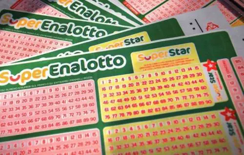 SuperEnalotto da 371 milioni, i 90 vincitori si sono presentati per l'incasso