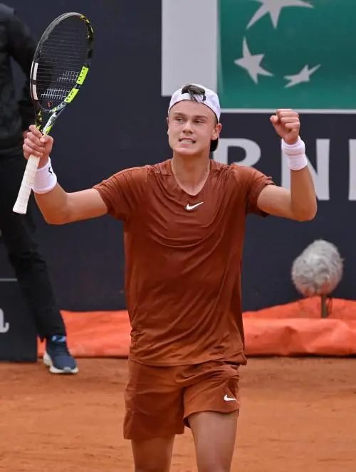 Internazionali Roma, un'altra sorpresa: Djokovic va ko contro Rune in tre set
