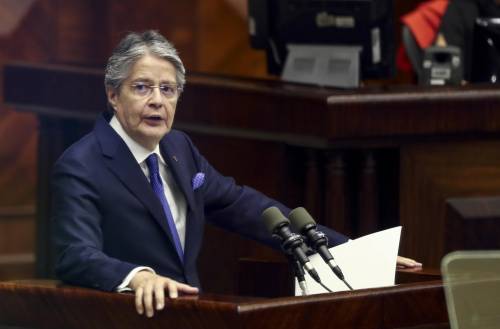 Ecuador, Lasso sotto accusa "licenzia" il Parlamento
