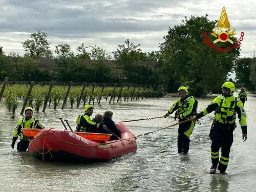 L'esercito dei soccorritori: all'opera oltre 2.500 uomini