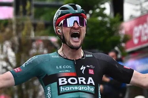 Caso Evenepoel, la squadra fa mea culpa mentre il Giro espatria tra neve e veleni