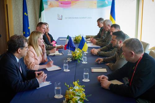 Dialogo e difesa aerea: come è andato il faccia a faccia Meloni-Zelensky al G7