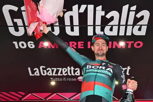 Nel Giro degli "omaggi" Armirail va in rosa