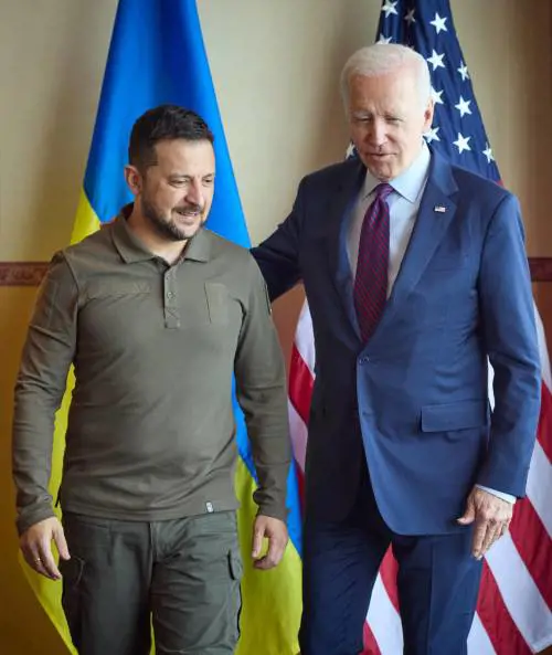 La presa di Bakhmut: "Rimane solo nei nostri cuori". Le parole di Zelensky a Biden al G7