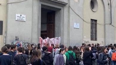 La protesta degli studenti di sinistra del Michelangiolo dopo la denuncia
