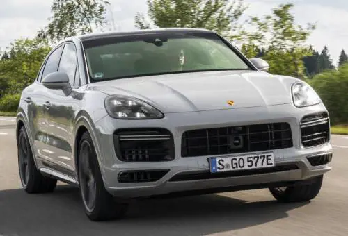 Porsche: 4 SUV ibridi. Differenze, prezzi e modelli 2023