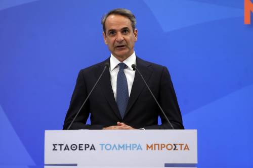 Mitsotakis giura e forma il governo: "Subito le riforme"