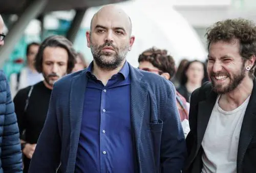 "Omaggio ai fascisti". Ma Crosetto gela così Saviano