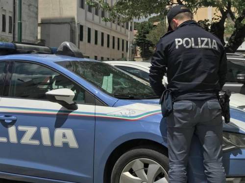 Violenta sassaiola tra spacciatori stranieri, paura tra i bimbi a Firenze